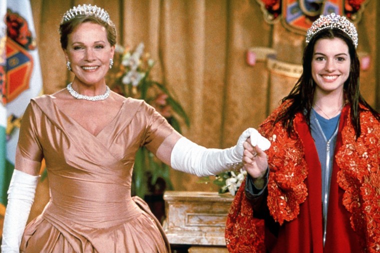 Image: Original Film Title: THE PRINCESS DIARIES.  English Title: THE PRINCESS DIARIES.  Film Director: GARRY MARSHALL.  Year: 2001.  Stars: JULIE ANDREWS; ANNE HATHAWAY. Credit: WALT DISNEY PRODUCTIONS / BATZDORFF, RON / Album