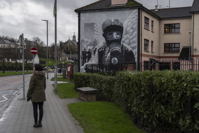 Image: Republican murals in Londonderry, Northern Ireland