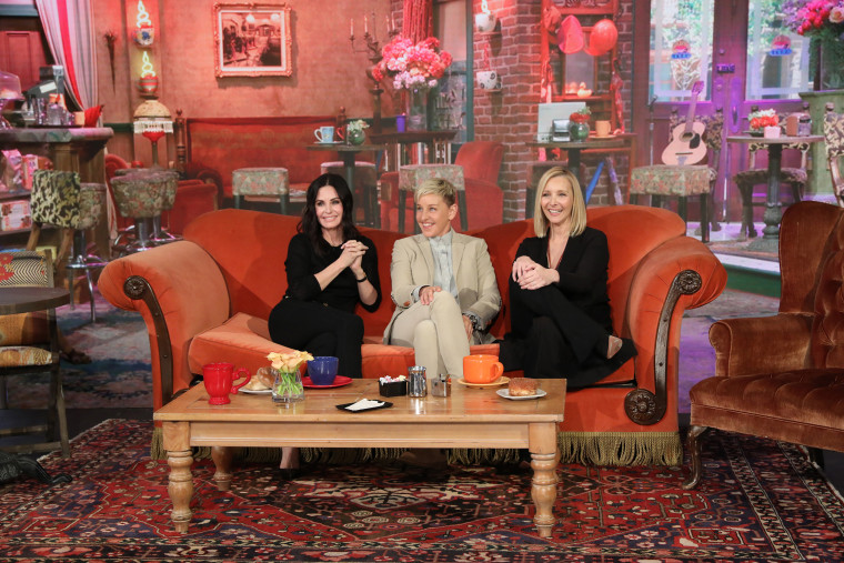 Central Perk, "Ellen" style, with Ellen DeGeneres, Courteney Cox and Lisa Kudrow.