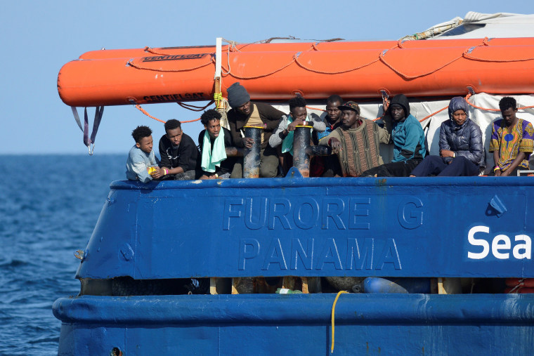 Image: Migrants aboard the Sea-Watch 3
