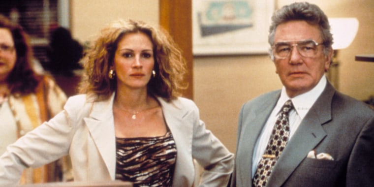 ERIN BROCKOVICH, Conchata Ferrell, Julia Roberts, Albert Finney, 2000