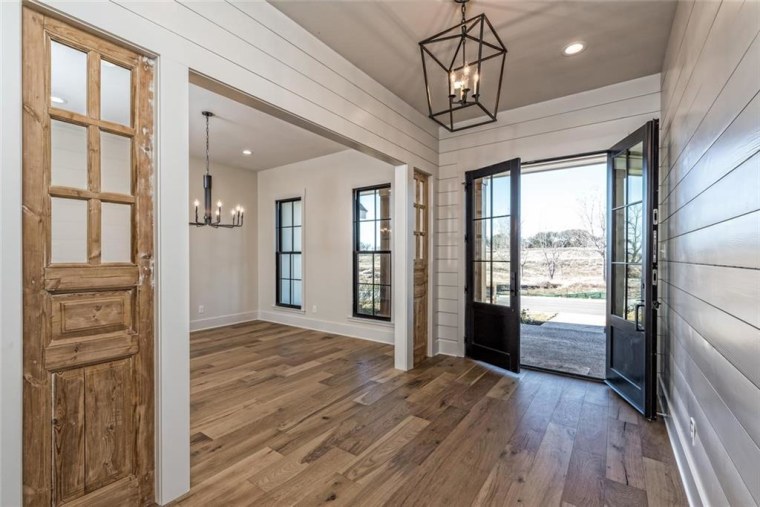 https://media-cldnry.s-nbcnews.com/image/upload/t_fit-760w,f_auto,q_auto:best/newscms/2019_06/1408955/gaines-modern-farmhouse-entrance.jpg