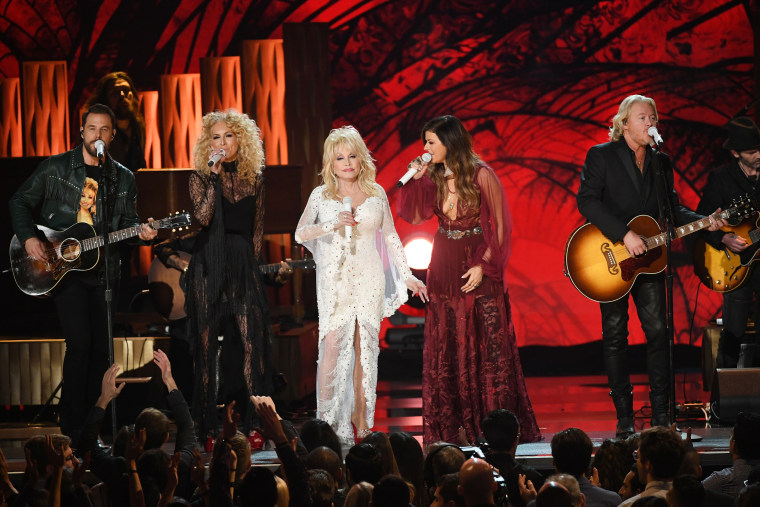 Dolly Parton tribute rocks the Grammys with '9 to 5' and more hits