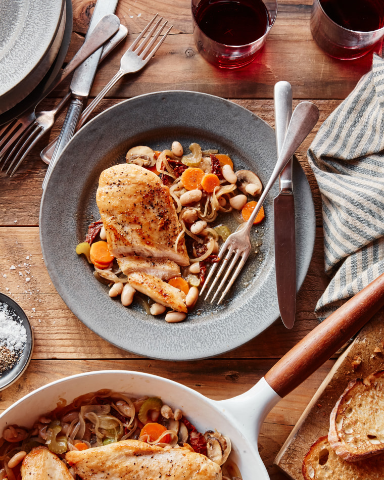 One-Skillet Tuscan Chicken with Sundried Tomatoes and Mushrooms