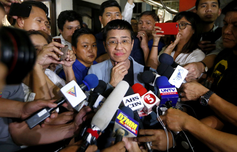 Image: Maria Ressa, center, the award-winning head of a Philippine online news site Rappler, listens to a reporter's question after posting bail at a Regional Trial Court