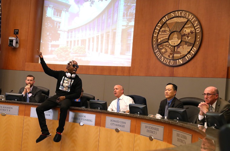 Image: Hundreds Attend Sacramento City Council Meeting On Death Of Stephon Clark
