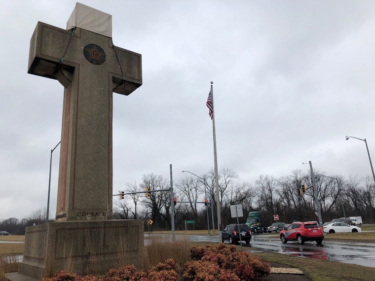 Image: A concrete cross commemorating servicemen killed in World War One in Bladensburg Maryland