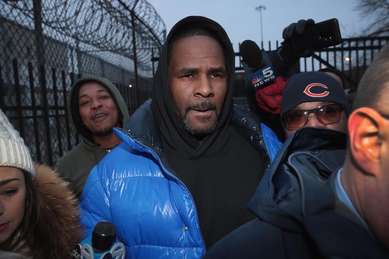 Image: R&amp;B singer R. Kelly leaves the Cook County jail after posting $100,000 bond on Feb. 25, 2019 in Chicago, Illinois