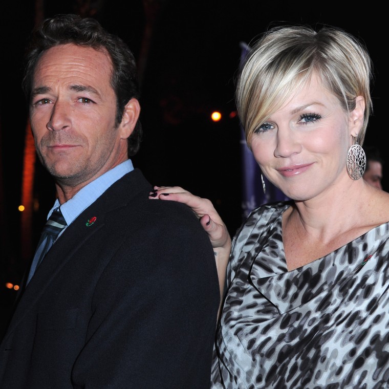 Luke Perry and Jennie Garth at Hallmark Channel's 2011 TCA Winter Tour Evening Gala