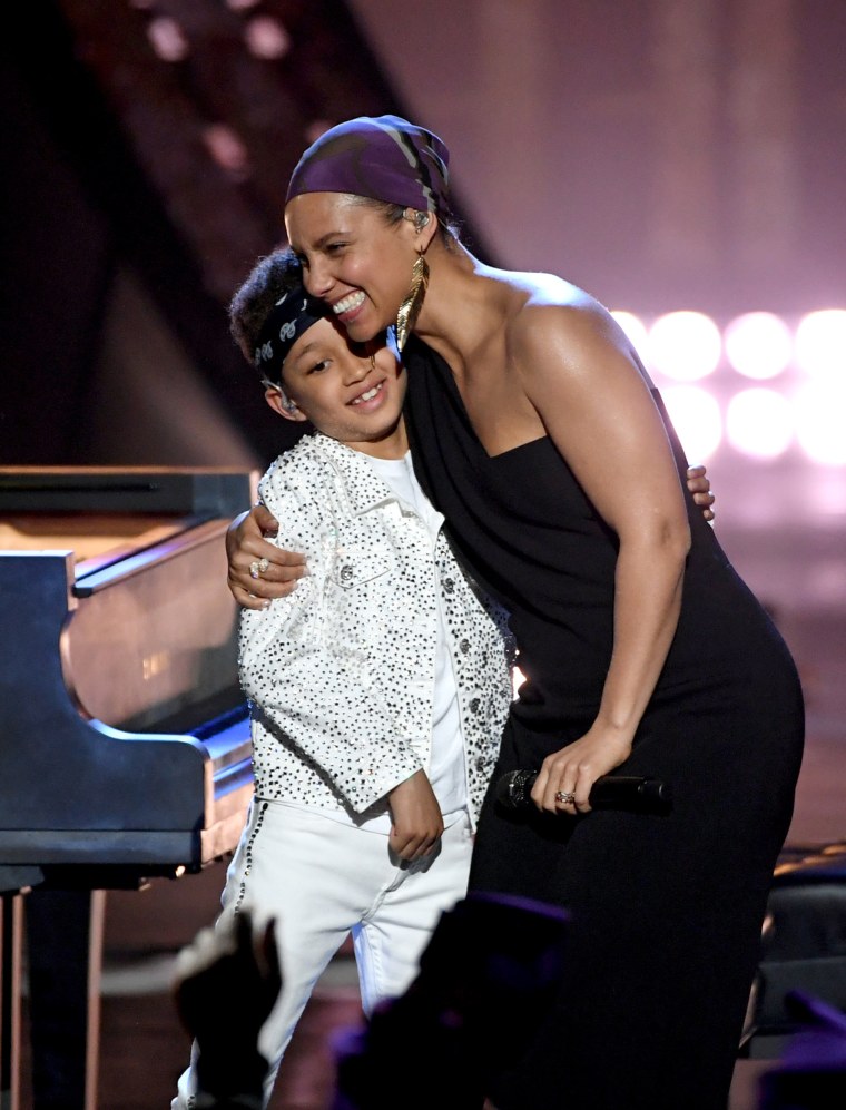 Alicia Keys and son Egypt perform at 2019 iHeartRadio Music Awards 