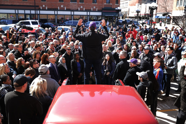 Image: Beto O'Rourke addresses the crowd at a canvassing kickoff event for Iowa state senate candidate Eric Giddens in Waterloo on March 16, 2019.