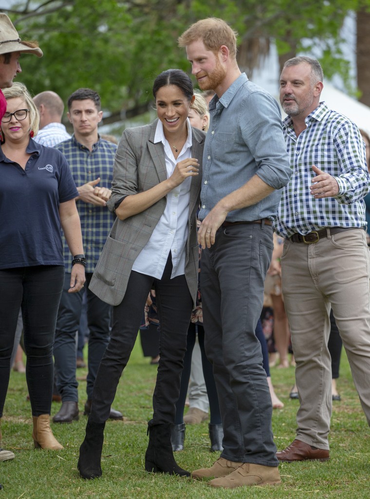 Meghan Markle Wears Casual Leggings, Sneakers, and Baseball Cap