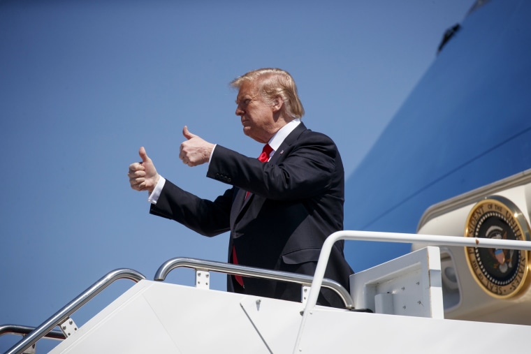 Image: President Donald Trump gives the thumbs-up as he arrives in West Palm Beach, Florida, on March 22, 2019.