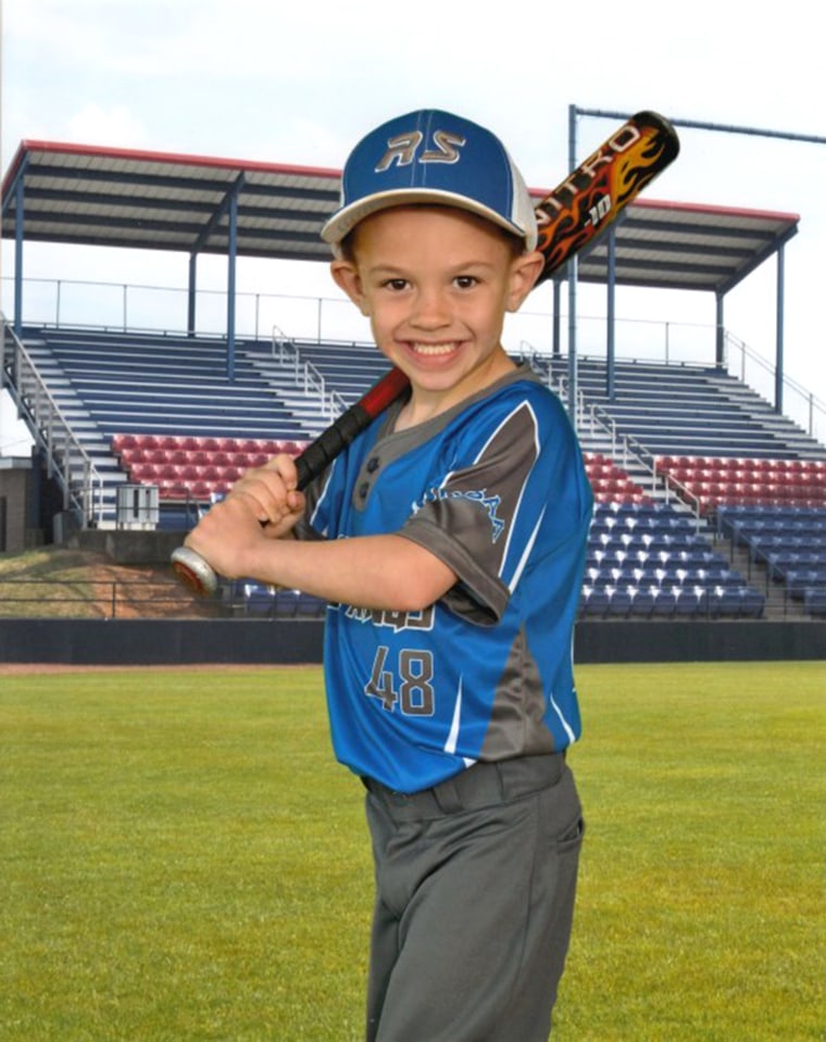 Boy dies taking baseball pictures