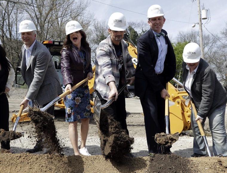 Brad and Kimberly Williams-Paisley join in with the crew as work begins on "The Store," a new grocery store where referred families can shop free of charge.