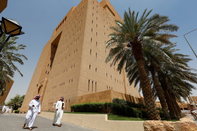 Image: Saudi men walk outside the General Court in Riyadh