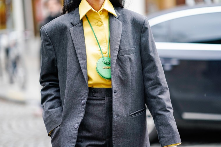 Street Style, Paris Fashion Week Womenswear, Fall/Winter 2019/2020, Jacquemus, necklace bag