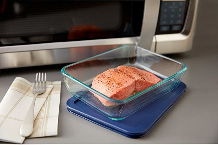 Reheating salmon in the microwave using a Pyrex glass storage container