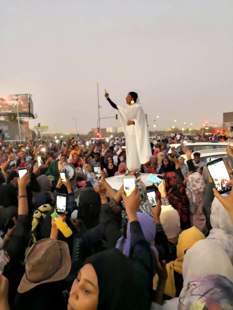 Image: Alaa Salah gestures during a protest demanding Sudanese President Omar Al-Bashir to step down along a bridge in Khartoum, Sudan