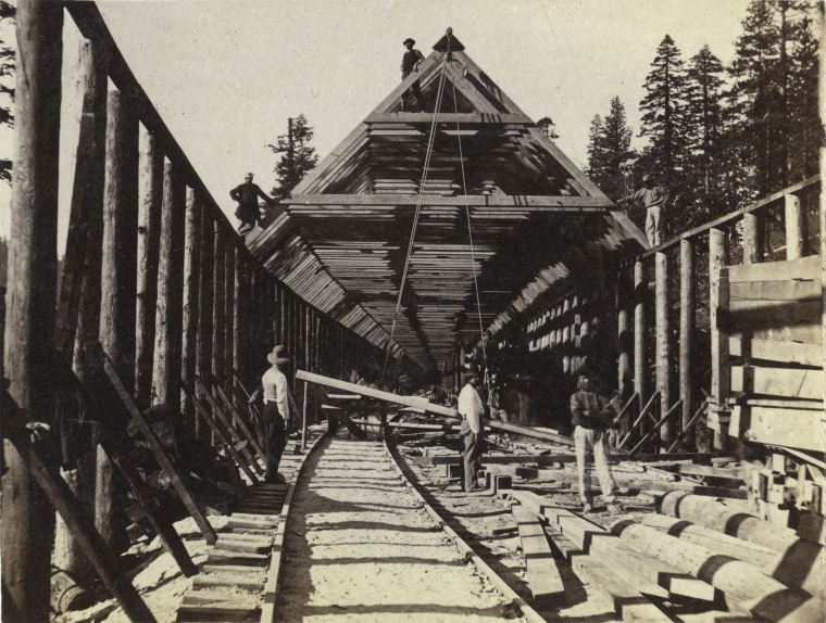 Image: Railroad workers construct a snow cover in the Sierra Nevada