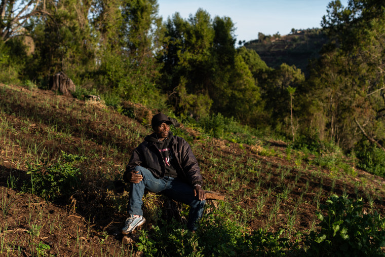 Image: Garlic farmer Peter Munene Ndururi in his field in Embaringo, Kenya