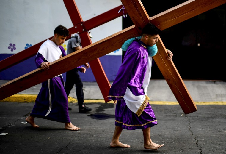 Image: MEXICO-HOLY-WEEK-VIA CRUCIS