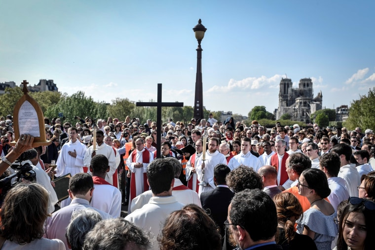 Image: FRANCE-FIRE-NOTRE DAME