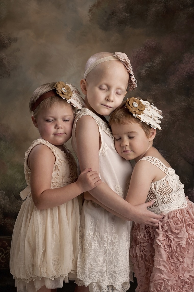 The three little girls first gathered together in 2014 with photographer Lora Scantling for a touching photo in the midst of their cancer treatments. 