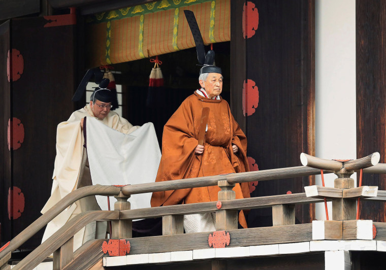 Image: Japan's Emperor Akihito walks for a ritual called Taiirei-Tojitsu-Kashikodokoro-Omae-no-gi, a ceremony for the Emperor to report the conduct of the abdication ceremony, at the Imperial Palace in Tokyo