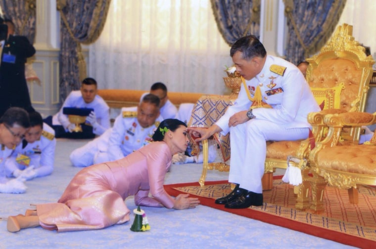 Image: Thai King Maha Vajiralongkorn and Queen Suthida