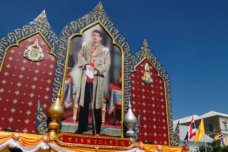 Image: A portrait of Thailand's King Maha Vajiralongkorn in Bangkok