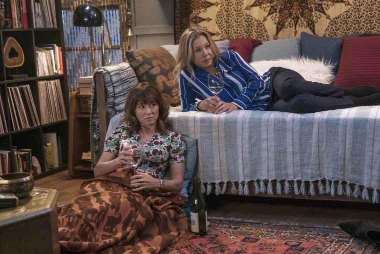 Linda Cardellini and Christina Applegate in a scene from "Dead To Me."