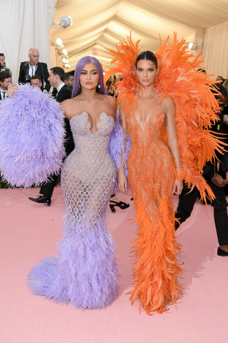 Kendall jenner met gala hotsell 2019 dress