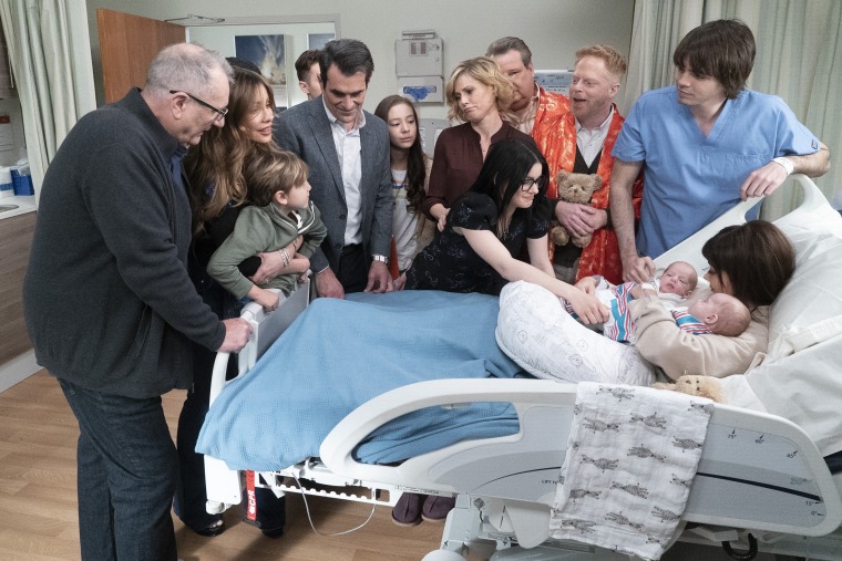 ED O'NEILL, SOFIA VERGARA, JEREMY MAGUIRE, TY BURRELL, AUBREY ANDERSON-EMMONS, JULIE BOWEN, ARIEL WINTER, ERIC STONESTREET, JESSE TYLER FERGUSON, REID EWING, SARAH HYLAND