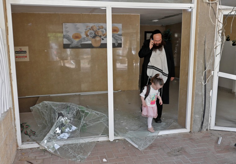 Image: Damaged building in Ashdod, Israel