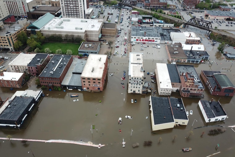 Image: Aerial view of flooding in Davenport, Iowa