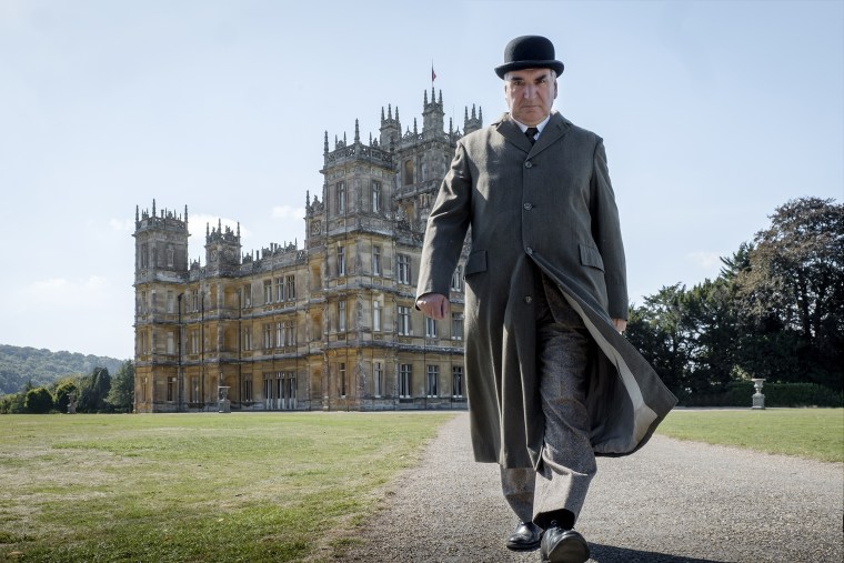 The new trailer finds Lady Mary appealing to longtime butler Charles Carson to return to the family estate.
