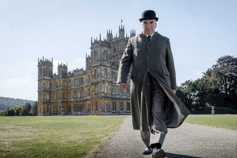 The new trailer finds Lady Mary appealing to longtime butler Charles Carson to return to the family estate.
