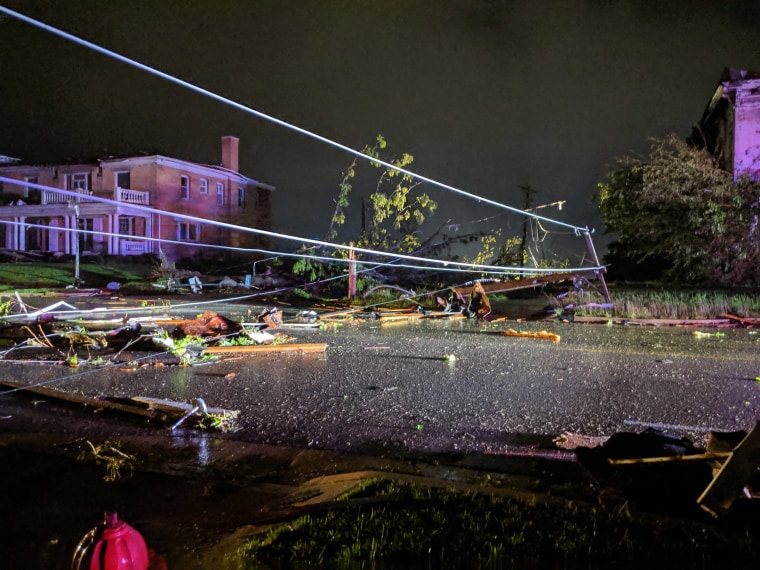 Image: Tornado damage in 500-600 blocks of E. Capitol in Jefferson City, Missouri