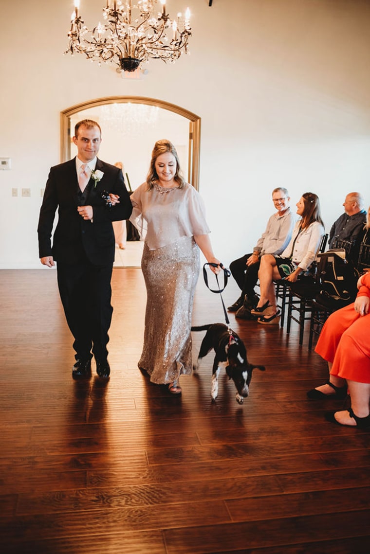 Bride uses dogs instead of flowers