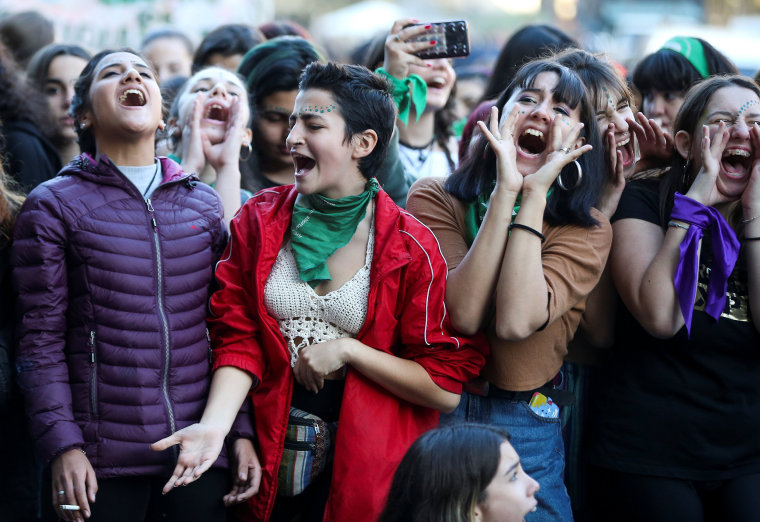 Image: Activists take part in a rally in favor of legalizing abortion in Buenos Aires