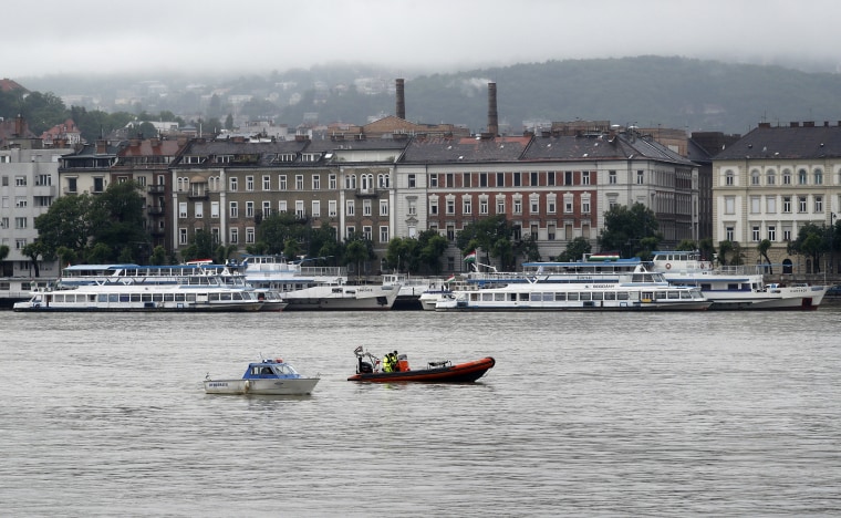 Image: Rescue boats search for survivors on the River Danube in Budapest, Hungary