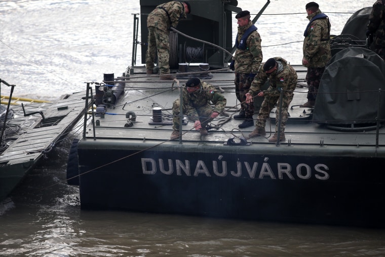 Image: Capsized Boat On Danube Kills At Least 7 In Budapest