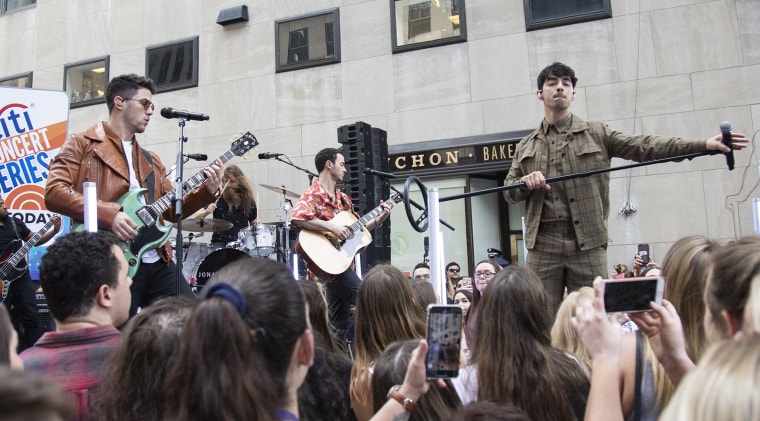 Nick, Joe and Kevin Jonas rocked the plaza with performances live on TODAY.