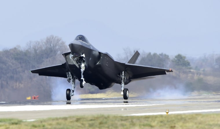 Image: A U.S. F-35A fighter jet lands at Chungju Air Base on