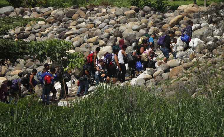 Image: Central American migrants cross into Mexico from Guatemala, near Ciudad Hidalgo, Mexico