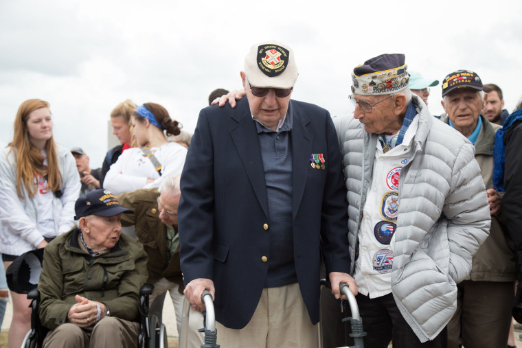 Image: Veterans in Omaha Beach in Normandy, France