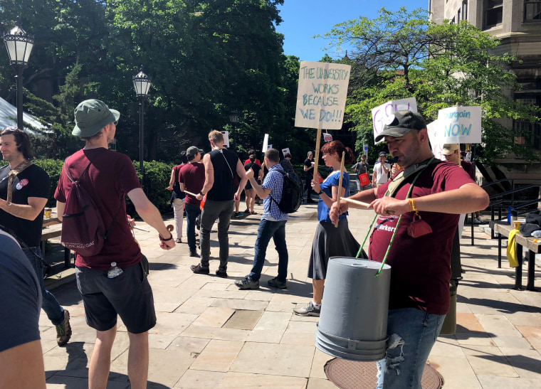 Image: University of Chicago graduate students went on strike to demand the school recognize their union.