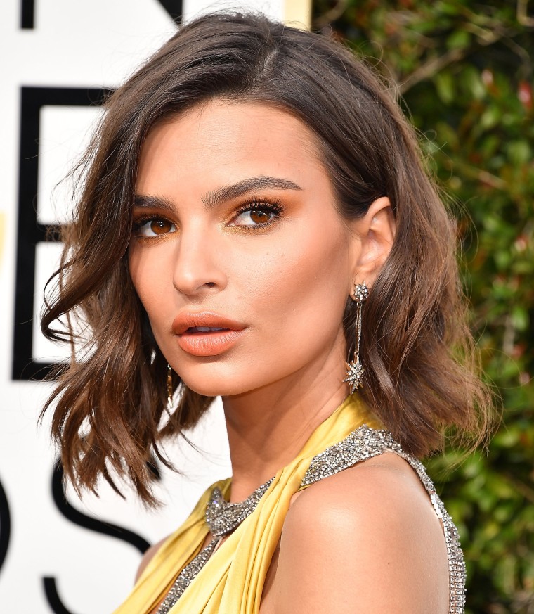 Emily Ratajkowski wears bob haircut to 2019 Tony Awards