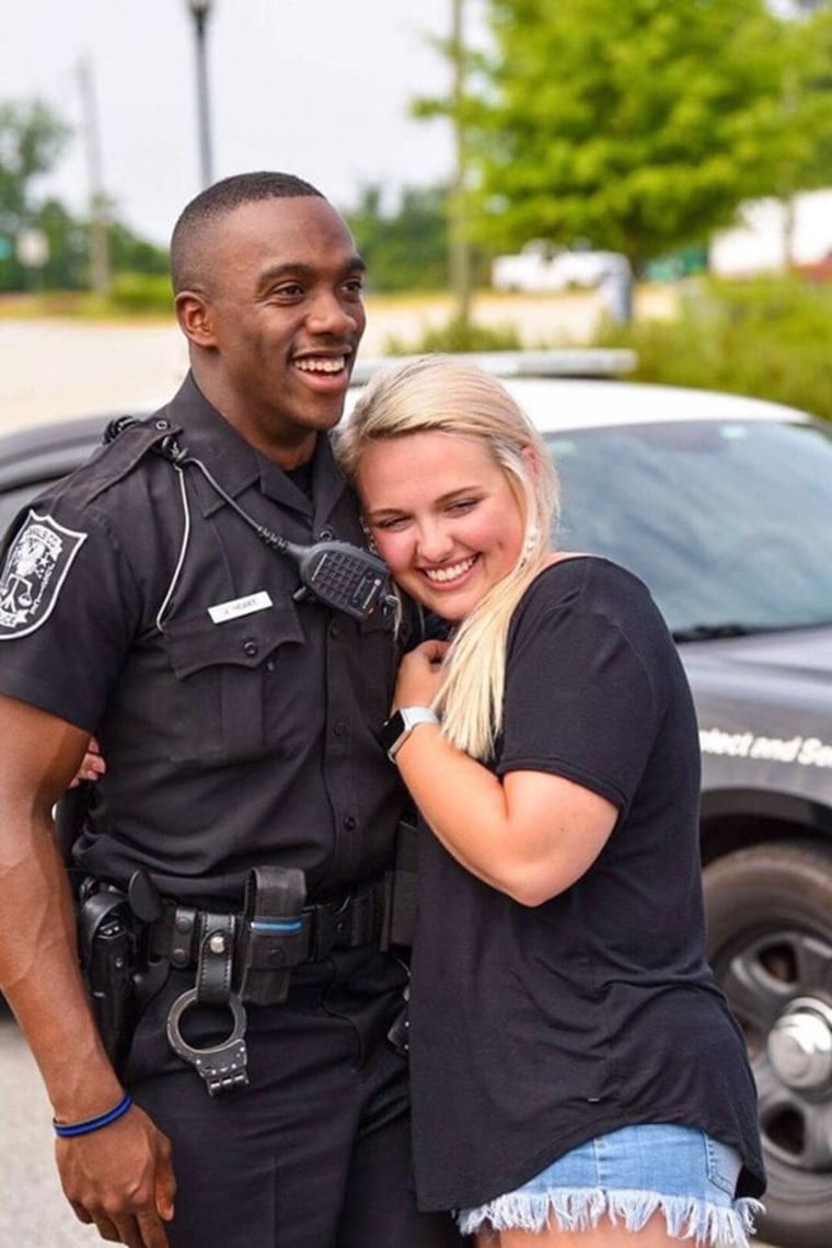 Police officer proposes to girlfriend during traffic stop
